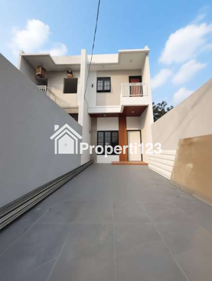 Rumah 2 lantai modern minimalis di Cipayung Jaktim - 2