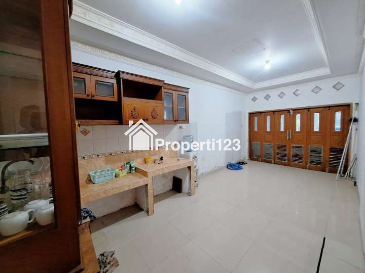 Rumah Hoek Strategis Perumahan Harapan Jaya Bekasi Utara - 7