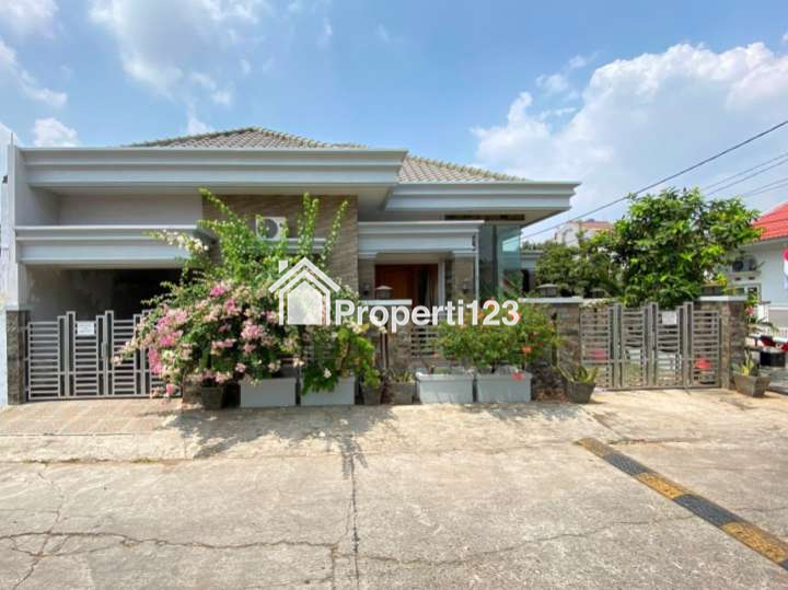 Rumah Hoek Strategis Perumahan Harapan Jaya Bekasi Utara - 2