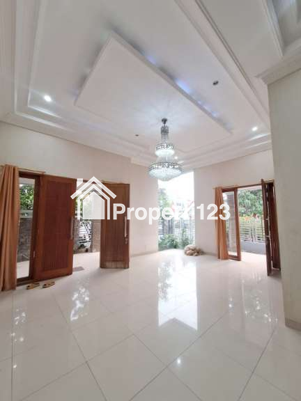 Rumah Hoek Strategis Perumahan Harapan Jaya Bekasi Utara - 4