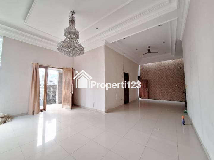 Rumah Hoek Strategis Perumahan Harapan Jaya Bekasi Utara - 3