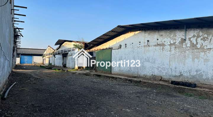 Gudang dan Kantor Hitung Tanah 3,4 Hektar SHM Jalan Lebar Bebas Banjir Akses Container 40 Feet di Kawasan Industri dan Pergudangan Jalan Cibaligo Cimahi Jawa Barat - 4