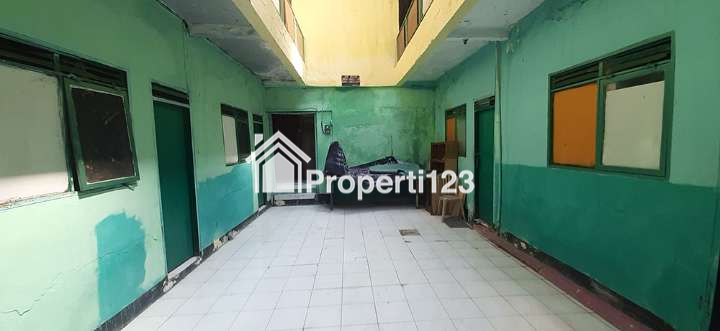 Rumah dan Kost 17 Kamar Hitung Tanah Lokasi Premium Super Strategis Dekat Alun-alun  UNLA UNPAS Perkantoran Pertokoan Hiburan Kuliner di Sayap Jl. Karapitan  Bandung - 2