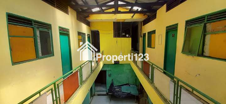 Rumah dan Kost 17 Kamar Hitung Tanah Lokasi Premium Super Strategis Dekat Alun-alun  UNLA UNPAS Perkantoran Pertokoan Hiburan Kuliner di Sayap Jl. Karapitan  Bandung - 3