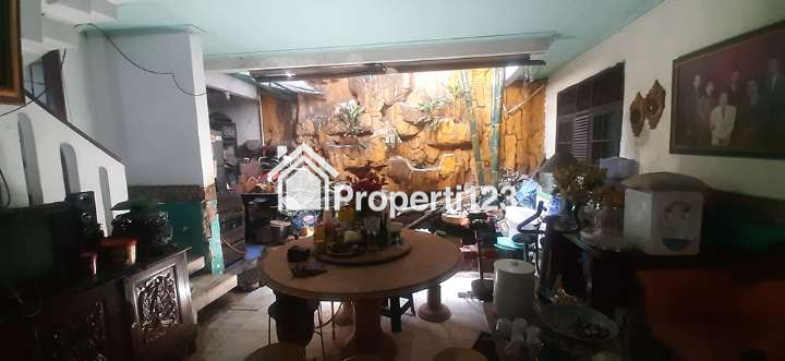 Rumah dan Kost 17 Kamar Hitung Tanah Lokasi Premium Super Strategis Dekat Alun-alun  UNLA UNPAS Perkantoran Pertokoan Hiburan Kuliner di Sayap Jl. Karapitan  Bandung - 10