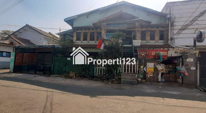 Rumah dan Kost 17 Kamar Hitung Tanah Lokasi Premium Super Strategis Dekat Alun-alun  UNLA UNPAS Perkantoran Pertokoan Hiburan Kuliner di Sayap Jl. Karapitan  Bandung - 1