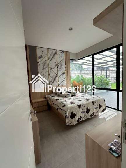 Rumah Baru Private Pool Semi Furnished Di Citraland Surabaya Barat - 19