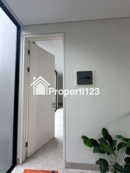 Rumah Baru Private Pool Semi Furnished Di Citraland Surabaya Barat - 18