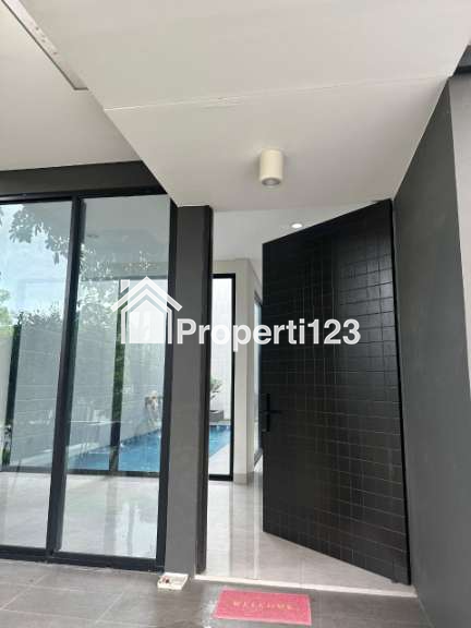 Rumah Baru Private Pool Semi Furnished Di Citraland Surabaya Barat - 3