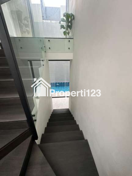 Rumah Baru Private Pool Semi Furnished Di Citraland Surabaya Barat - 20