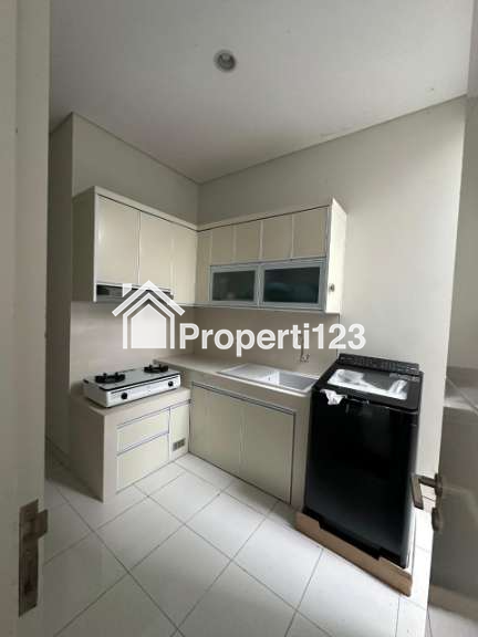 Rumah Baru Private Pool Semi Furnished Di Citraland Surabaya Barat - 16
