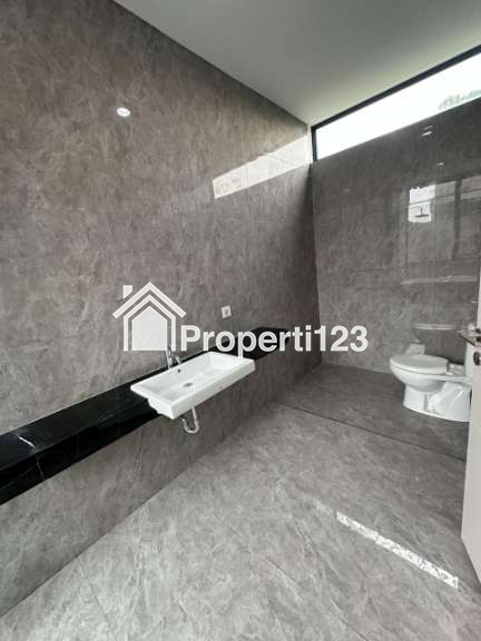 Rumah Baru Private Pool Semi Furnished Di Citraland Surabaya Barat - 14