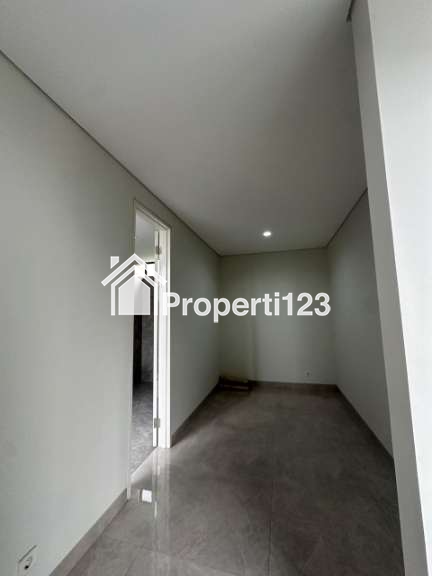 Rumah Baru Private Pool Semi Furnished Di Citraland Surabaya Barat - 12