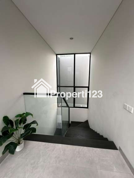 Rumah Baru Private Pool Semi Furnished Di Citraland Surabaya Barat - 8