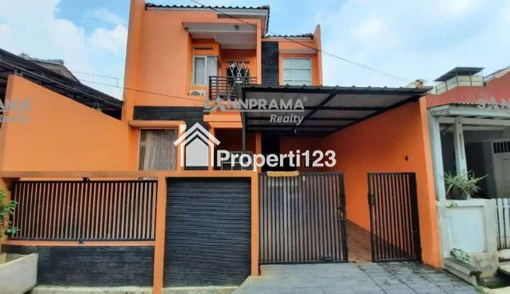 Rumah second 2 lantai siap huni di Depok Utara - 1
