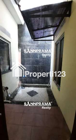 Rumah second 2 lantai siap huni di Depok Utara - 6