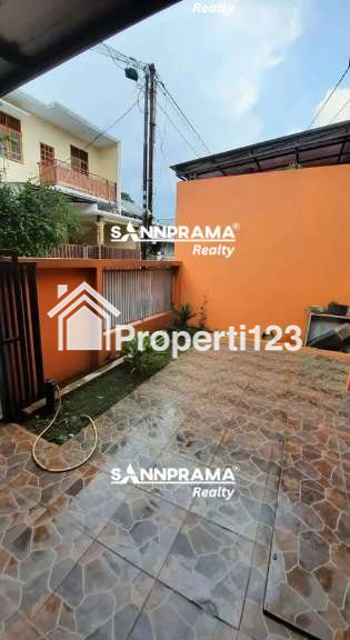 Rumah second 2 lantai siap huni di Depok Utara - 4