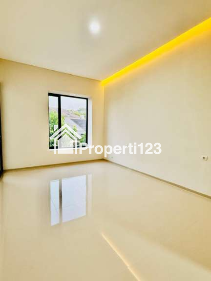Rumah baru siap huni di Kencana Loka BSD - 6