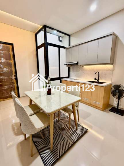 Rumah baru siap huni di Kencana Loka BSD - 9