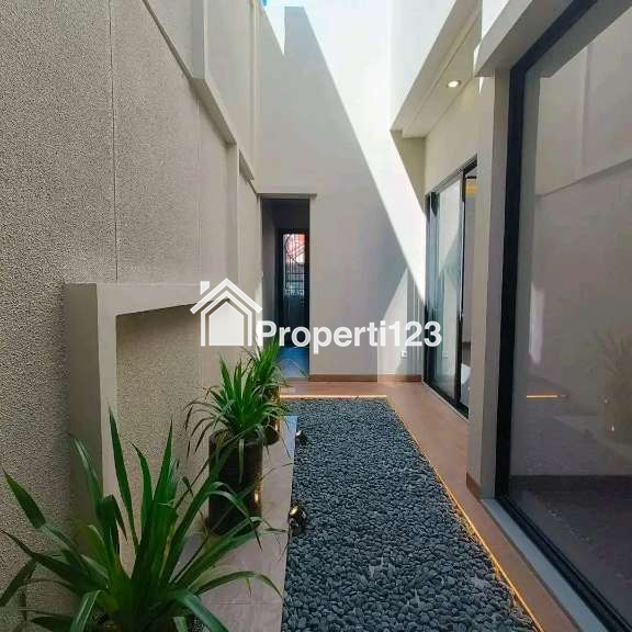 Rumah Baru Hook Scandinavian Style Di Babatan Pantai Mulyorejo Surabaya Timur - 11