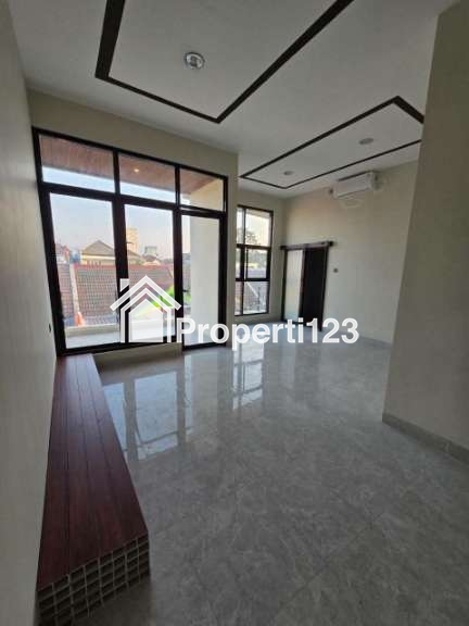 Rumah Baru Modern Tropical di Babatan Pantai Mulyorejo Surabaya - 6