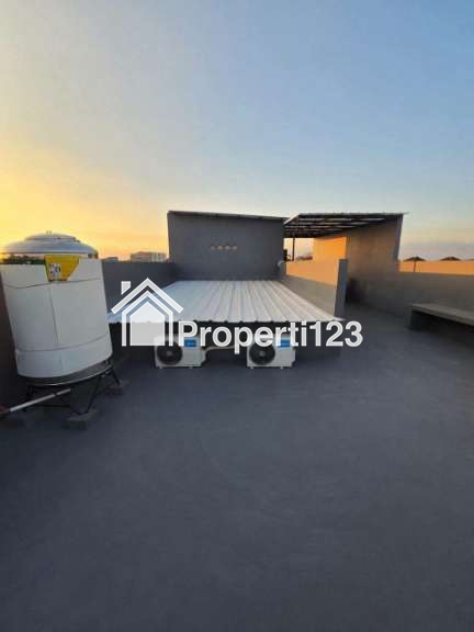 Rumah Baru Modern Tropical di Babatan Pantai Mulyorejo Surabaya - 8