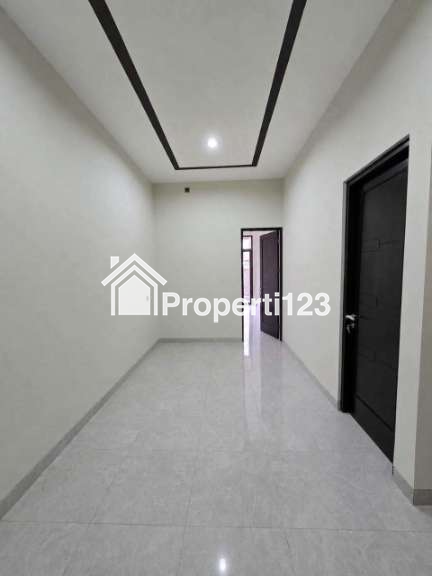 Rumah Baru Modern Tropical di Babatan Pantai Mulyorejo Surabaya - 3