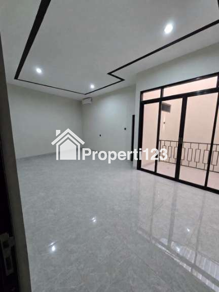 Rumah Baru Modern Tropical di Babatan Pantai Mulyorejo Surabaya - 7
