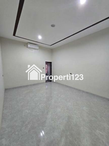 Rumah Baru Modern Tropical di Babatan Pantai Mulyorejo Surabaya - 5