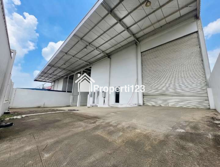 Gudang Loading Dock Kawasan Industri Delta Silicon Lippo Cikarang - 3