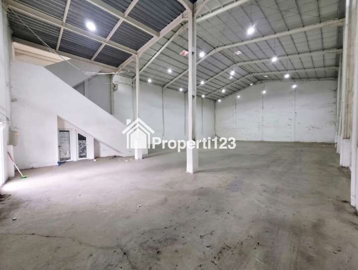 Gudang Loading Dock Kawasan Industri Delta Silicon Lippo Cikarang - 4