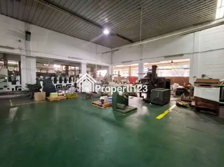 Gudang Ex Pabrik Hoek Kawasan Industri Jababeka Cikarang Utara - 4