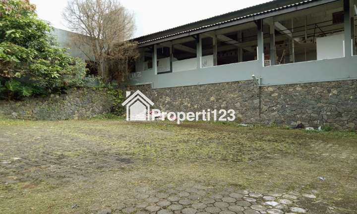 Tanah 1700 m2 SHM Muka 20 Meter View Spektakuler Kota Bandung Bonus Bangunan Eks. Café dan Resto di Kawasan Wisata Kuliner dan Hiburan Ciburial Dago Bandung - 4