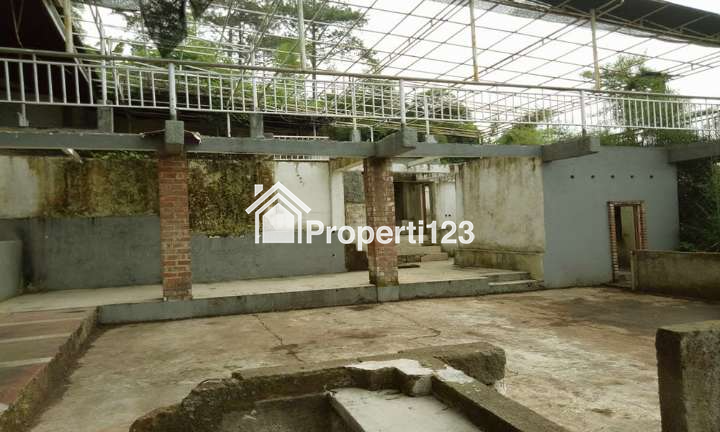 Tanah 1700 m2 SHM Muka 20 Meter View Spektakuler Kota Bandung Bonus Bangunan Eks. Café dan Resto di Kawasan Wisata Kuliner dan Hiburan Ciburial Dago Bandung - 3