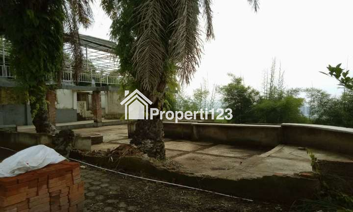 Tanah 1700 m2 SHM Muka 20 Meter View Spektakuler Kota Bandung Bonus Bangunan Eks. Café dan Resto di Kawasan Wisata Kuliner dan Hiburan Ciburial Dago Bandung - 2