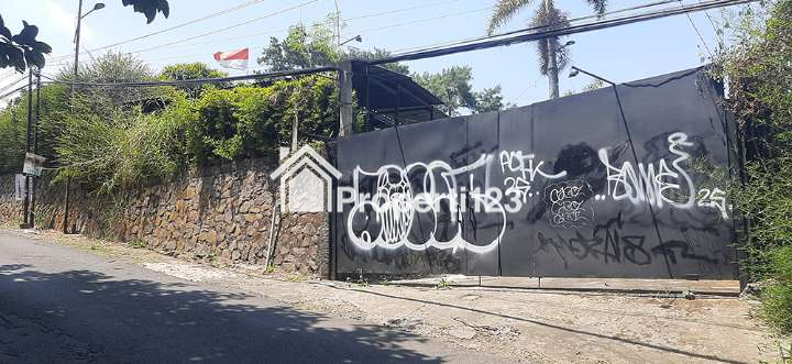 Tanah 1700 m2 SHM Muka 20 Meter View Spektakuler Kota Bandung Bonus Bangunan Eks. Café dan Resto di Kawasan Wisata Kuliner dan Hiburan Ciburial Dago Bandung - 6