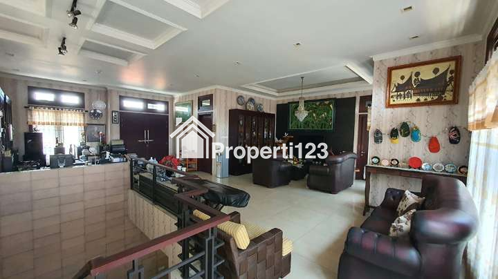 Rumah Minimalis Modern Semi Furnished 6 Kamar Tidur 6 Kamar Mandi Garasi Carport  Harga di Bawah Pasar Lokasi Premium di Sayap Jl. Riau Bandung - 3