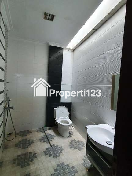 Rumah Minimalis Modern Semi Furnished 6 Kamar Tidur 6 Kamar Mandi Garasi Carport  Harga di Bawah Pasar Lokasi Premium di Sayap Jl. Riau Bandung - 10