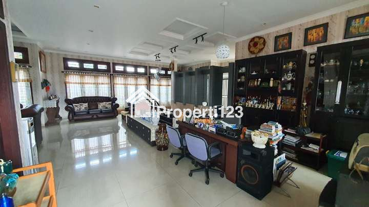Rumah Minimalis Modern Semi Furnished 6 Kamar Tidur 6 Kamar Mandi Garasi Carport  Harga di Bawah Pasar Lokasi Premium di Sayap Jl. Riau Bandung - 4