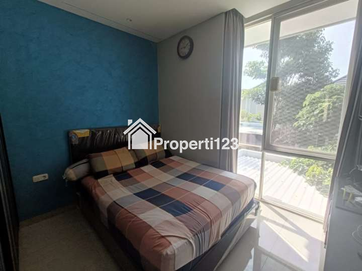 Rumah Furnished 2 Lantai Di The Greenlake Citraland Surabaya Barat - 4