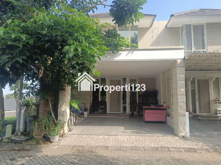 Rumah Furnished 2 Lantai Di The Greenlake Citraland Surabaya Barat - 1