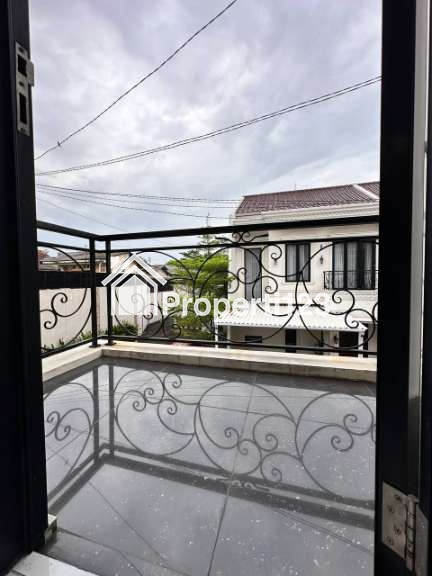 Rumah American Classic di Pondok Gede Bekasi Dekat Tol - 6