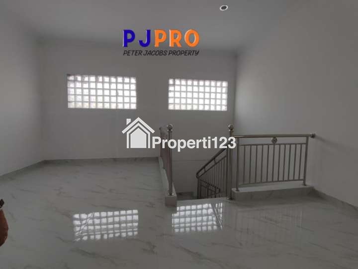 Dijual Rumah Full Renovasi Siap Huni di Harapan Indah 1 Bekasi - 16