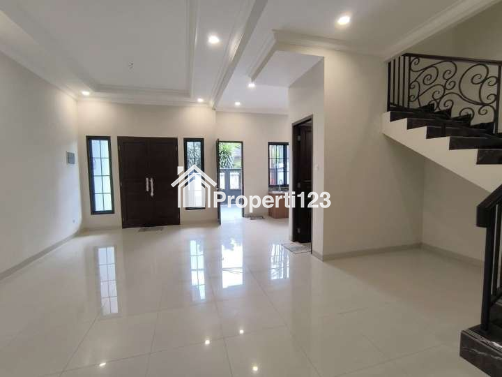Rumah Brand New Desain Classic Modern Pondok Bambu Jakarta Timur - 5