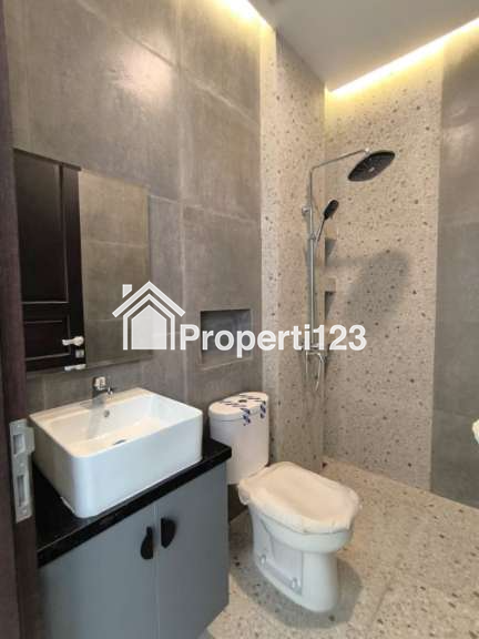 Rumah Brand New Desain Classic Modern Pondok Bambu Jakarta Timur - 12
