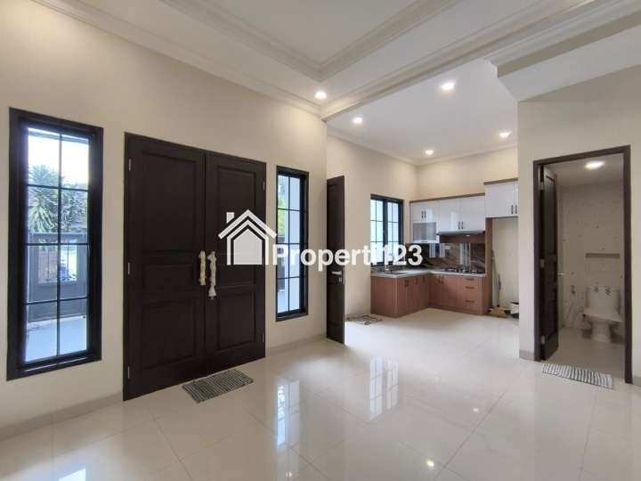 Rumah Brand New Desain Classic Modern Pondok Bambu Jakarta Timur - 4
