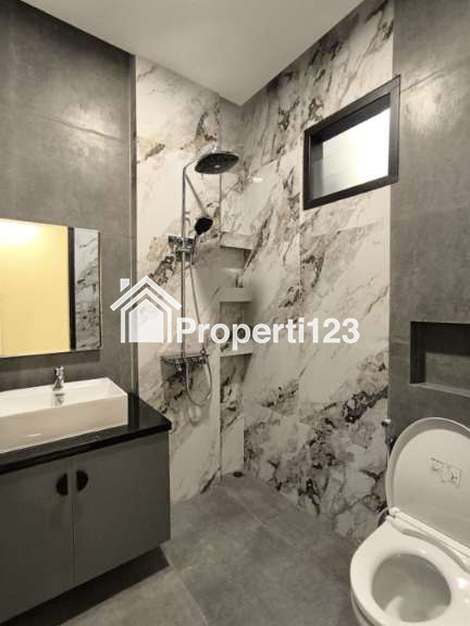 Rumah Brand New Desain Classic Modern Pondok Bambu Jakarta Timur - 13