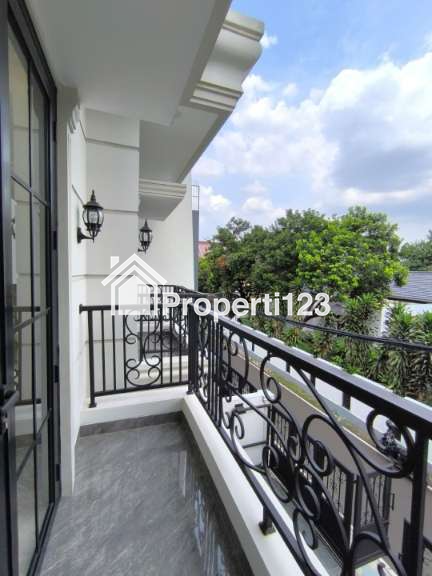 Rumah Brand New Desain Classic Modern Pondok Bambu Jakarta Timur - 14
