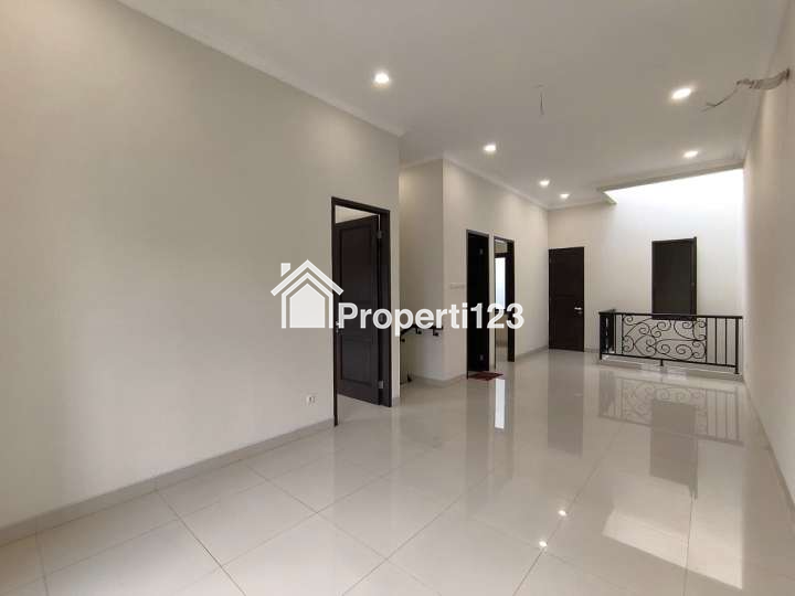 Rumah Brand New Desain Classic Modern Pondok Bambu Jakarta Timur - 9