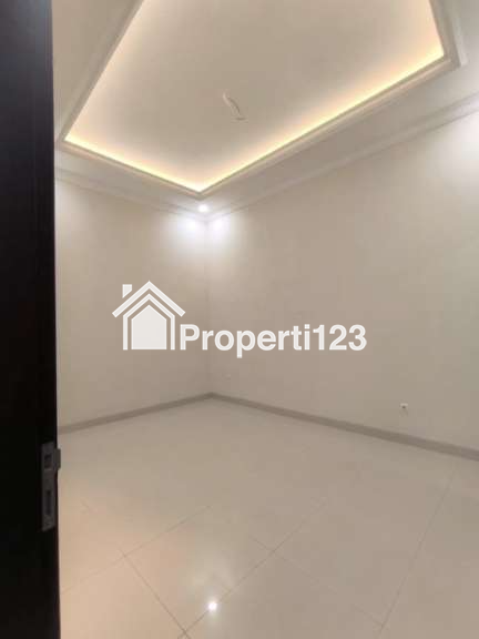 Rumah Brand New Desain Classic Modern Pondok Bambu Jakarta Timur - 11